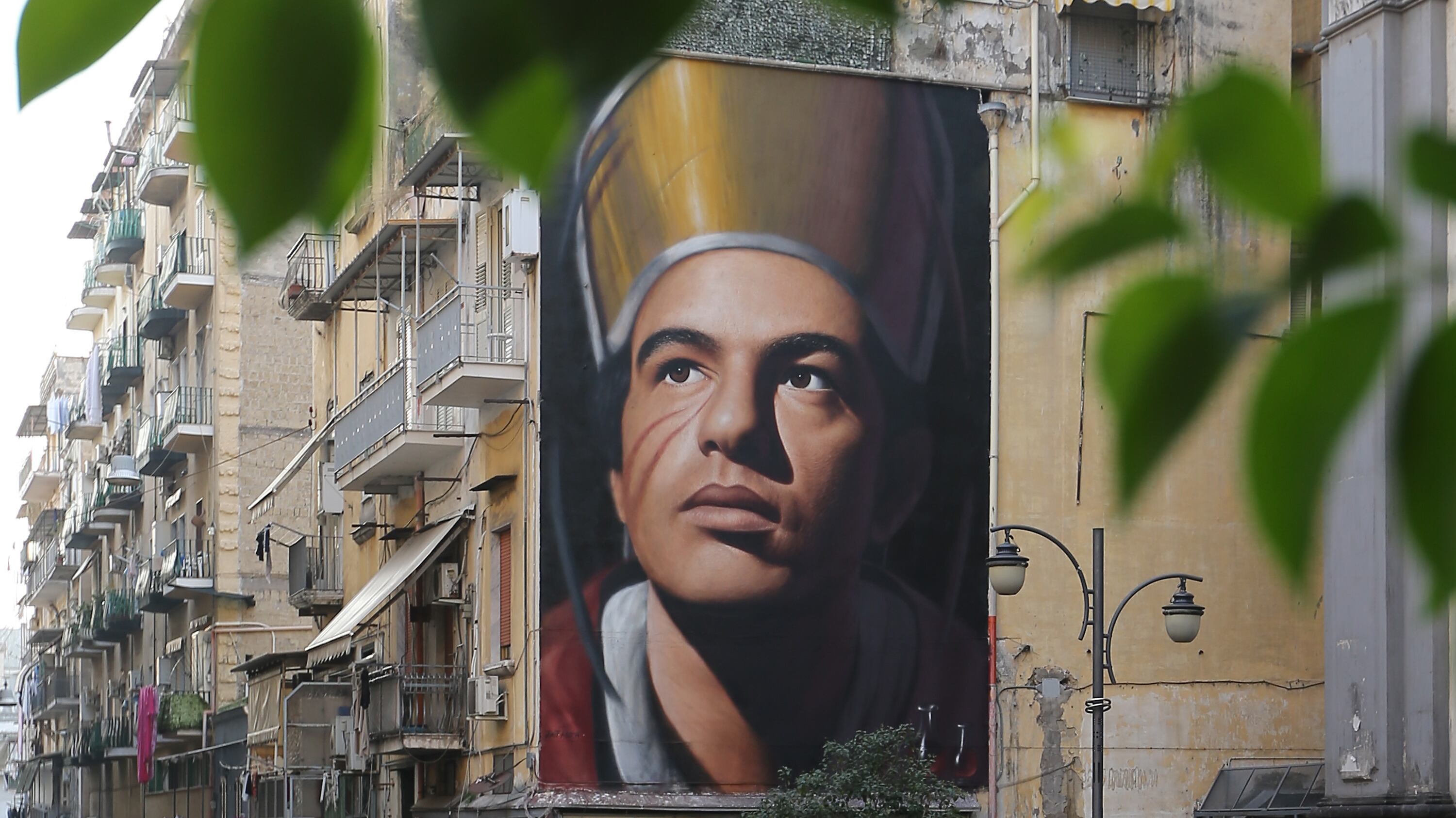 GCDS torna a Napoli per celebrare dieci anni di storia insieme a Ploom con il restauro di San Gennaro