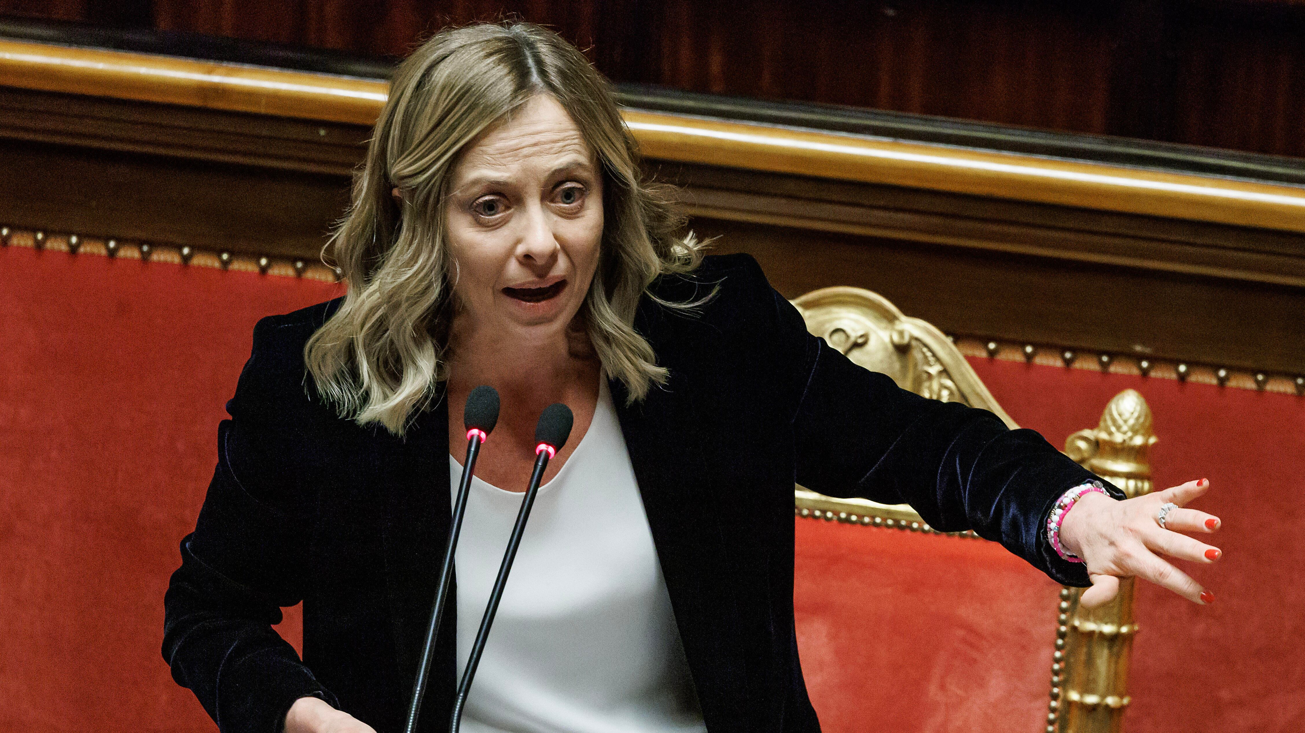 Bari, Meloni difende Piantedosi: "Nessuna forzatura, accuse vergognose"