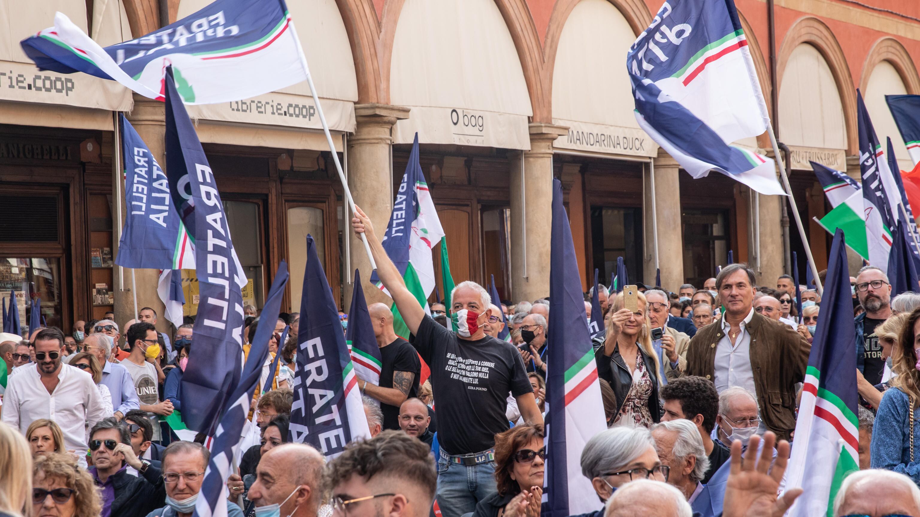 "Sono gay e di destra". E l'esponente FdI viene insultato sui social