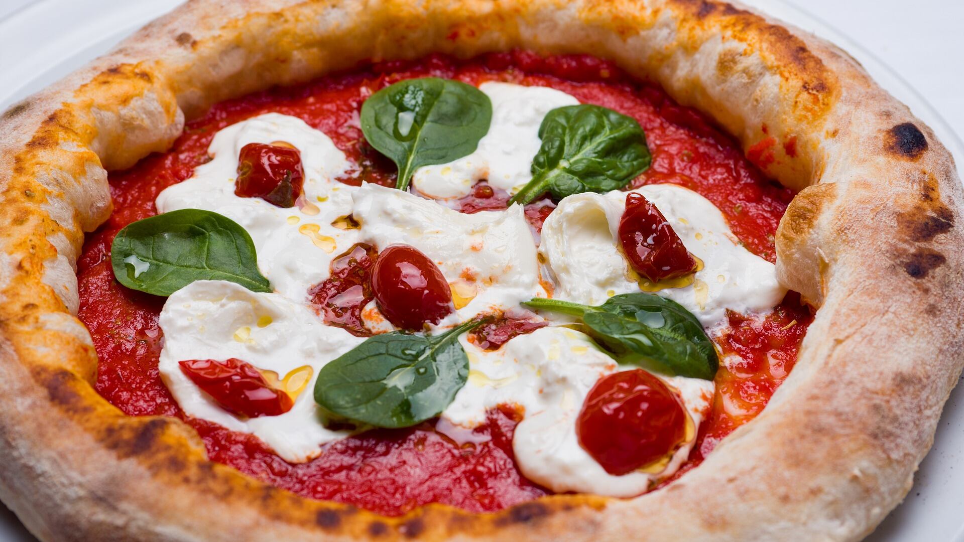 Il malore dopo la pizza: nel mirino il marchio italiano