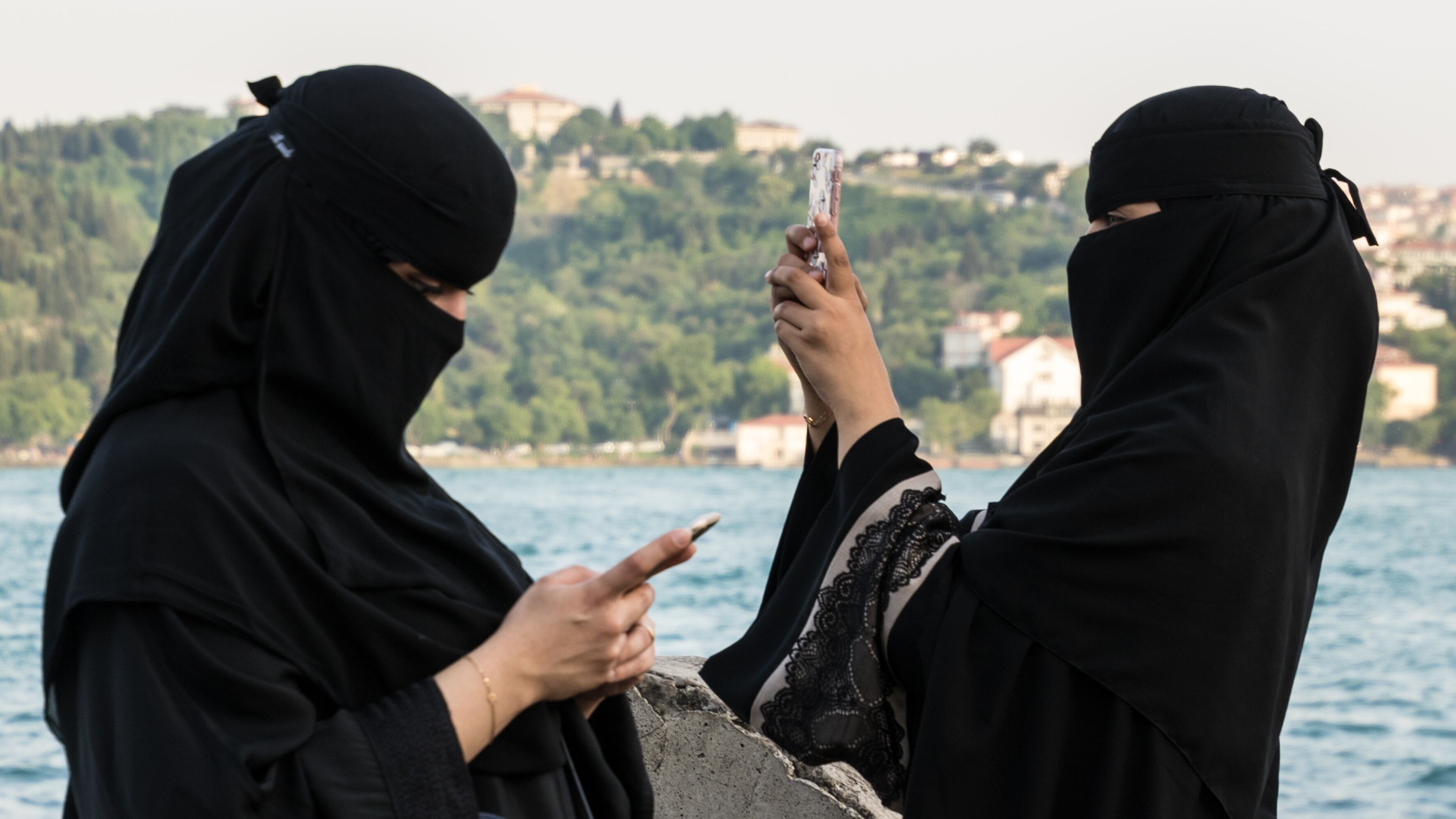 I turisti di Allah Cosa chiedono per portare i soldi in Italia