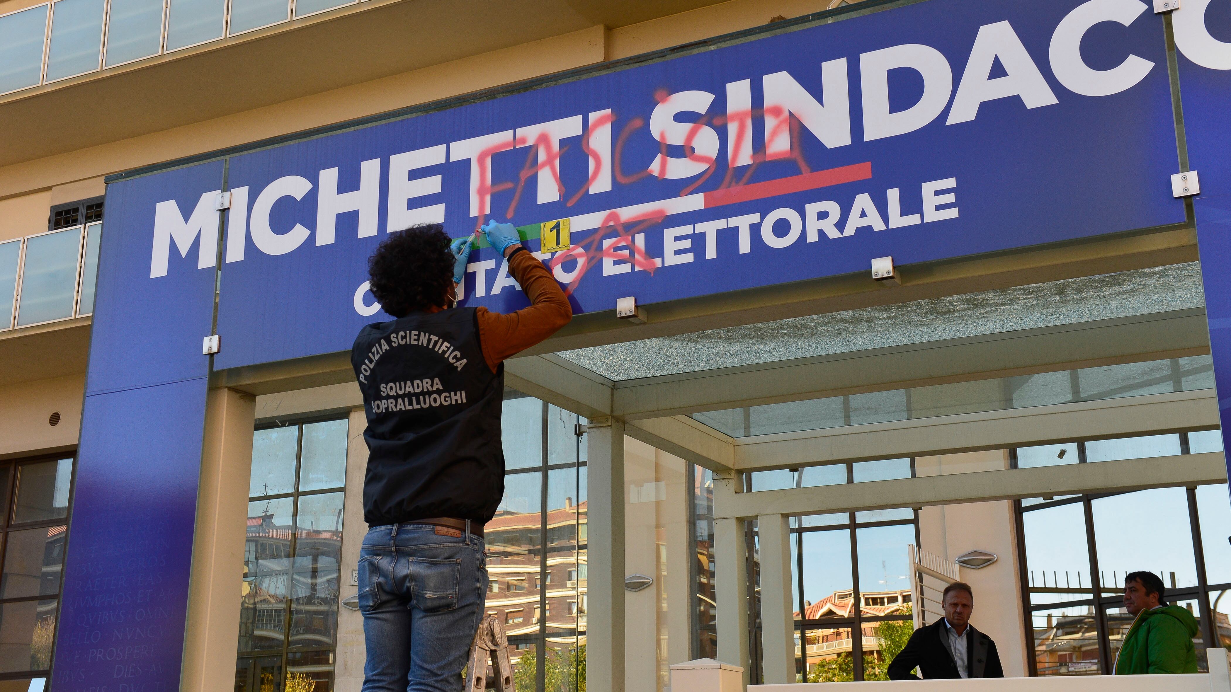 Minacce brigatiste e sede devastata. Mesi di aggressioni al centrodestra