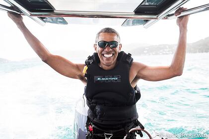 L'ex presidente sul kite-surf: dopo 8 anni Obama se la ride 2