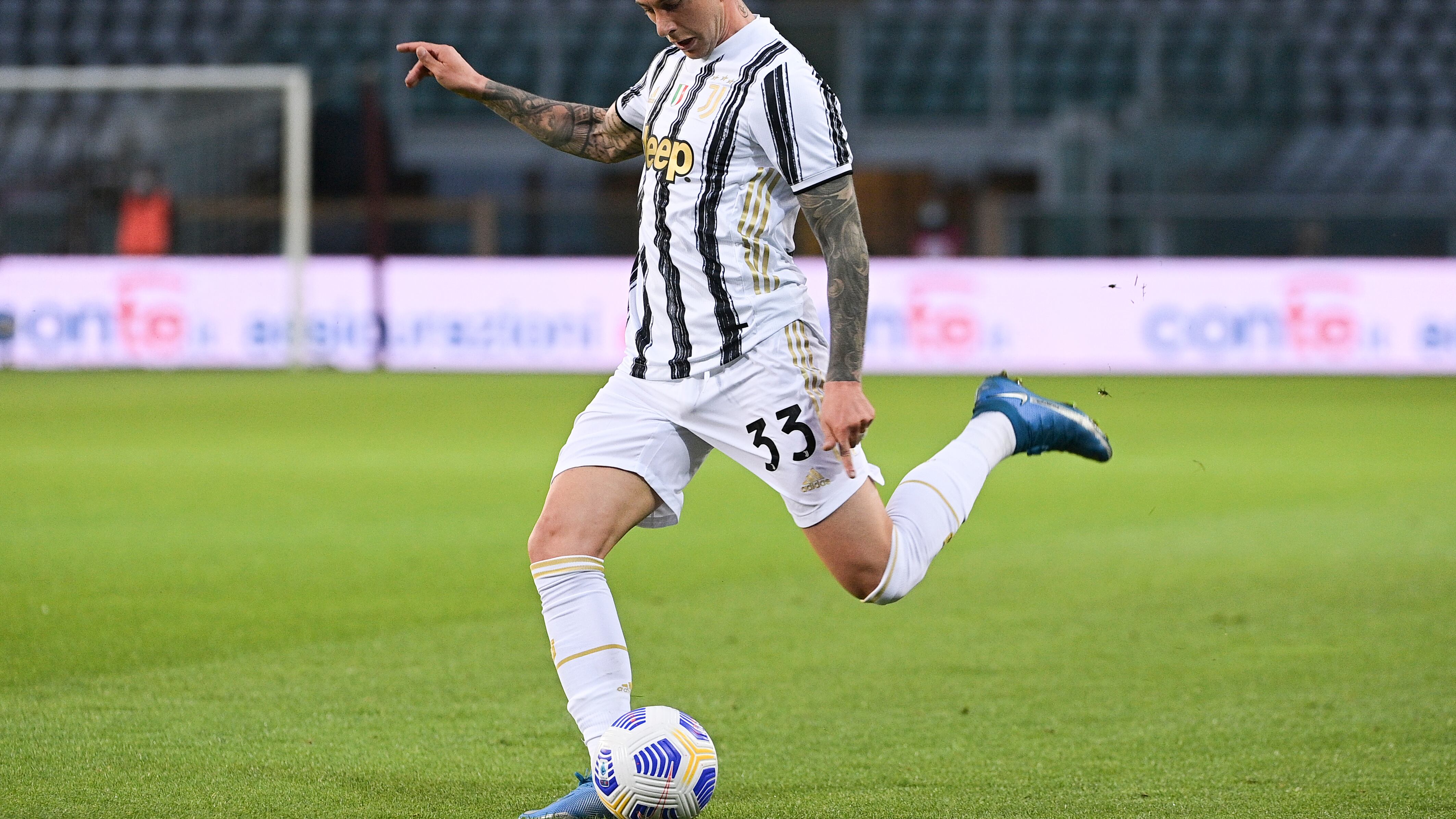 Macché in bianco e nero. Bernardeschi gioca a colori