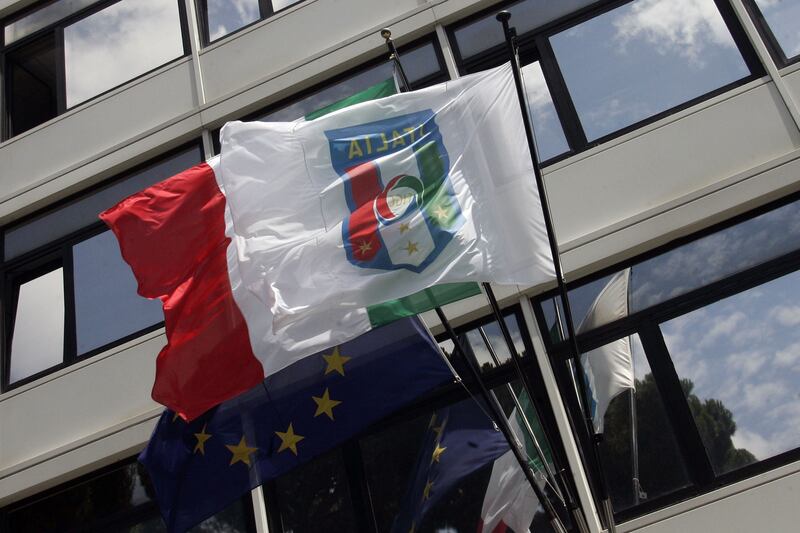 Calcio, Gdf nelle sedi di Napoli e Figc: acquisite carte su cessioni