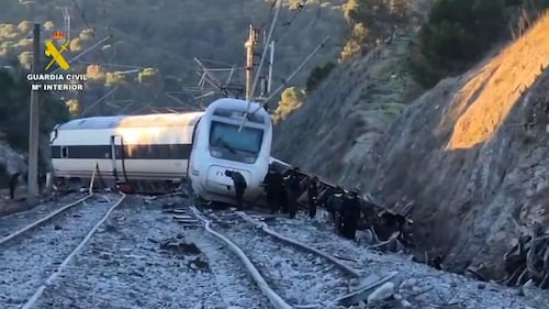Treni deragliata in Spagna: le immagini 7