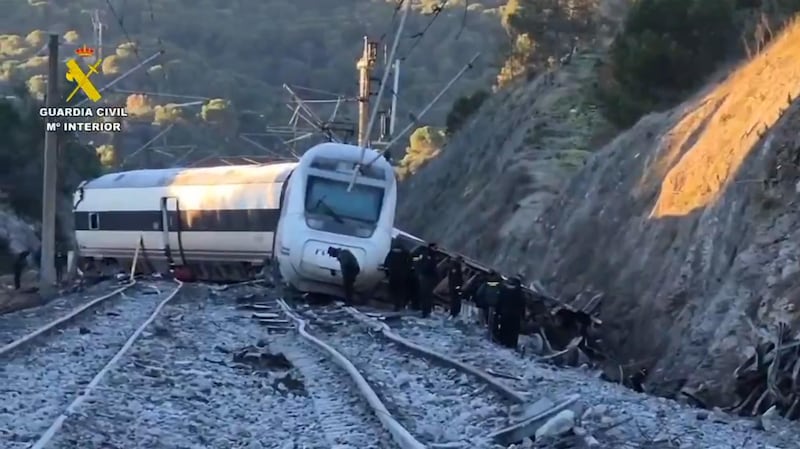 Treni deragliata in Spagna: le immagini 7