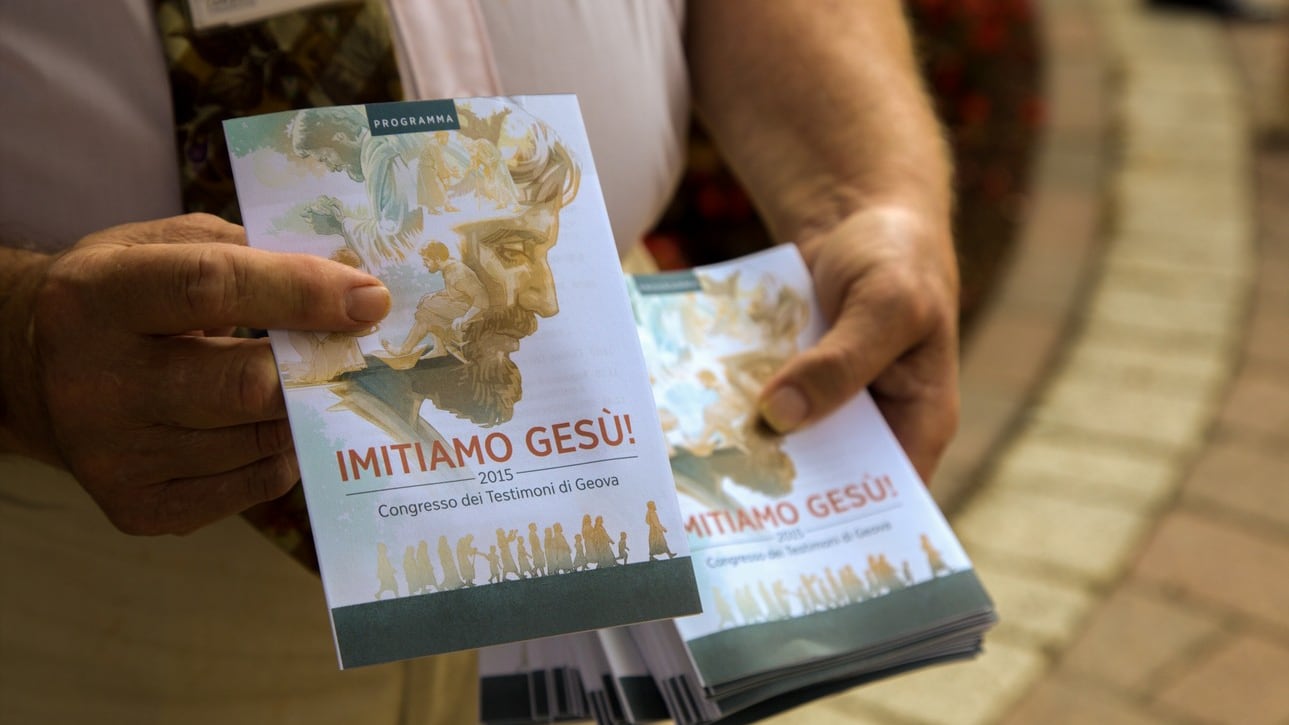 Ombre sui testimoni di Geova: casi di pedofilia non denunciati