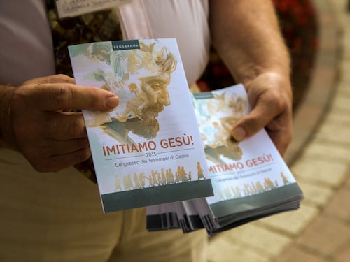 Ombre sui testimoni di Geova: casi di pedofilia non denunciati