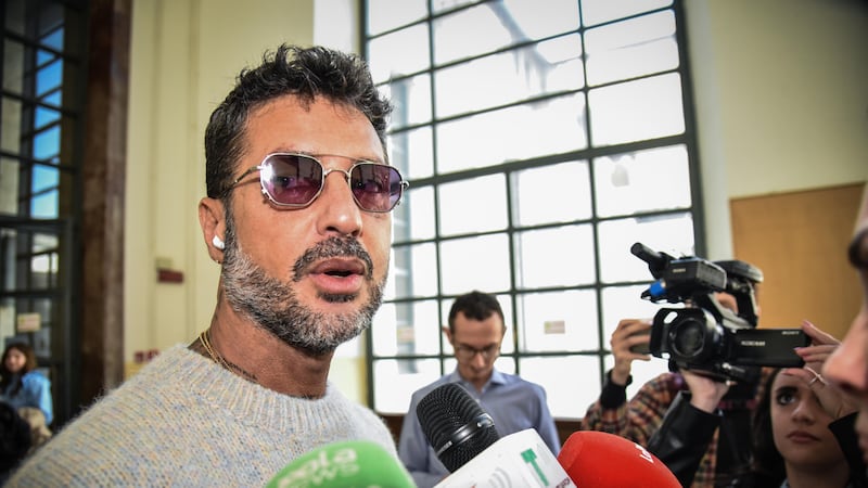 Fabrizio Corona fermato dai carabinieri, inseguiva Stefano De Martino? Il retroscena e il mistero dello scoop