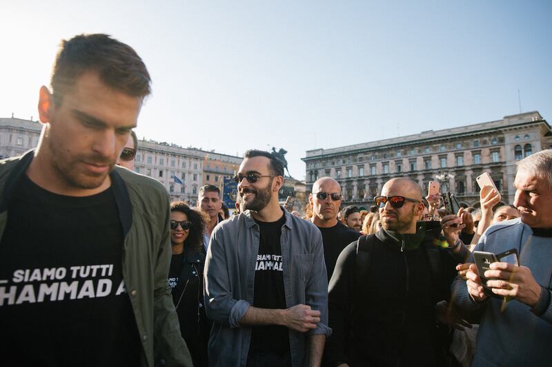 Marco Mengoni in Piazza Duomo a Milano 1