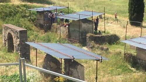 Degrado a Pompei, i turisti fanno pipì agli scavi 1