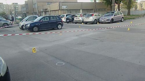 Sparatoria davanti ai bambini nel Napoletano: ferito un uomo 5