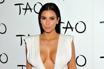 Kim Kardashian torna sui social con un seno esplosivo 8