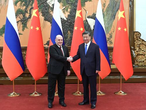 Il premier vola in Cina: accordi e pieno sostegno
