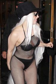 Lady Gaga in bikini su Instagram 22