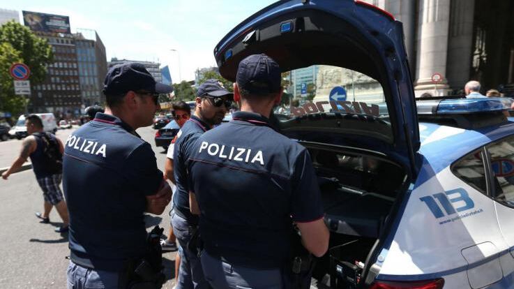 Firenze, fermato nigeriano: materiale pedopornografico nel telefono