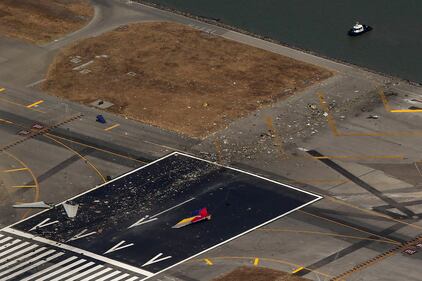 San Francisco, aereo si schianta e va in fiamme 1