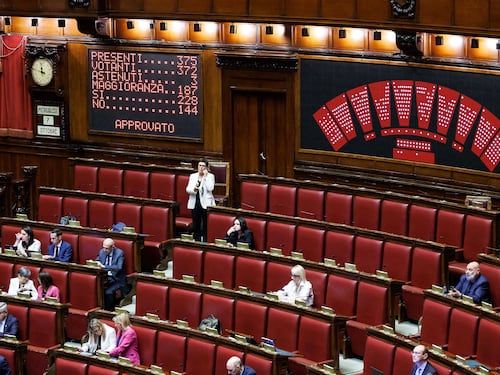 Terza fiducia alla legge elettorale, la maggioranza cresce. Domani lo scrutinio segreto