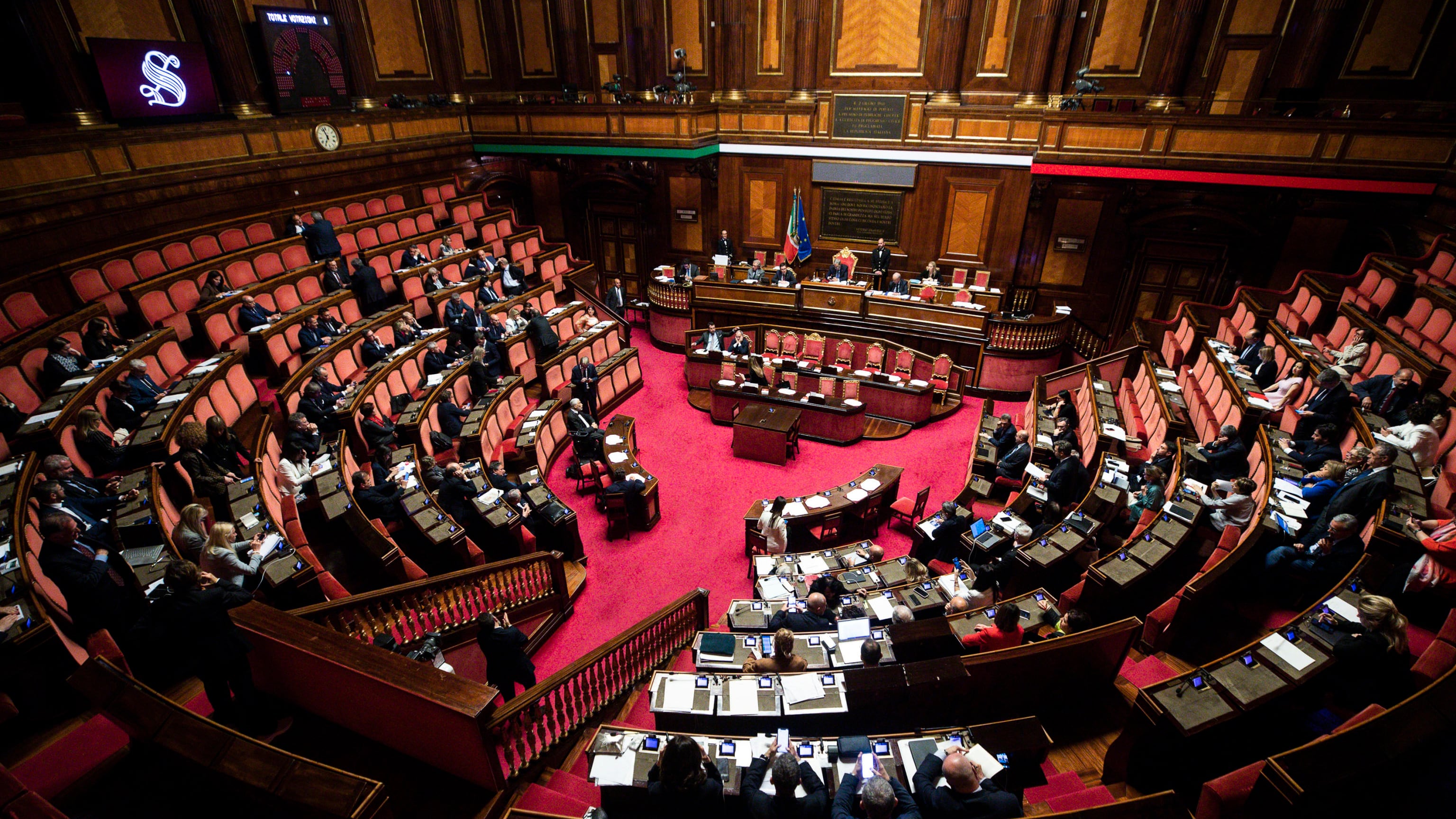 Abi, la banche all'attacco: "Dubbi di incostituzionalità sulla tassa extraprofitti"