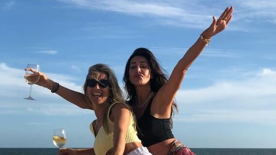 "La bimba dov'è?", "Il tuo cervello?". Rissa social per Belen Rodriguez