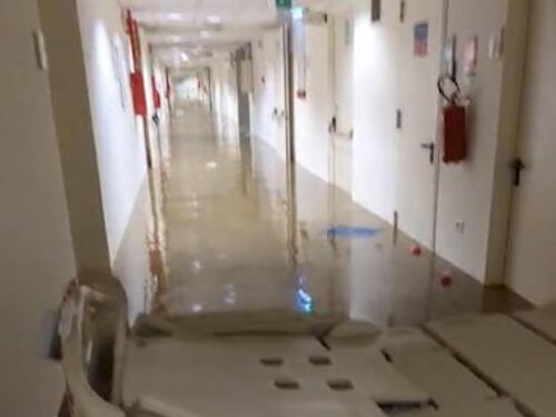 Maltempo in Toscana, esonda il Bisenzio: si allagano gli ospedali