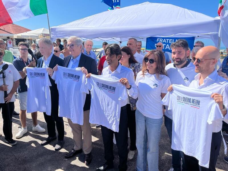 10 pillole social e un pieghevole con i “cruciverba patrioti”: parte la campagna estiva di FdI 5