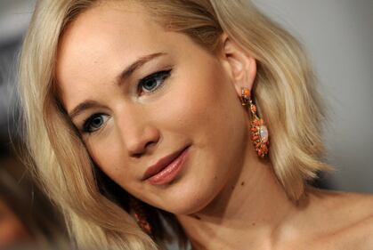 Jennifer Lawrence senza reggiseno alla première di Joy 12