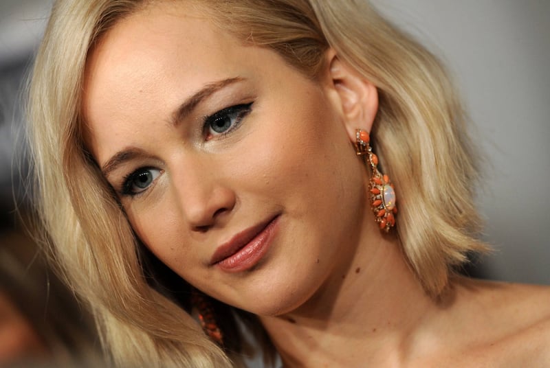 Jennifer Lawrence senza reggiseno alla première di Joy 12