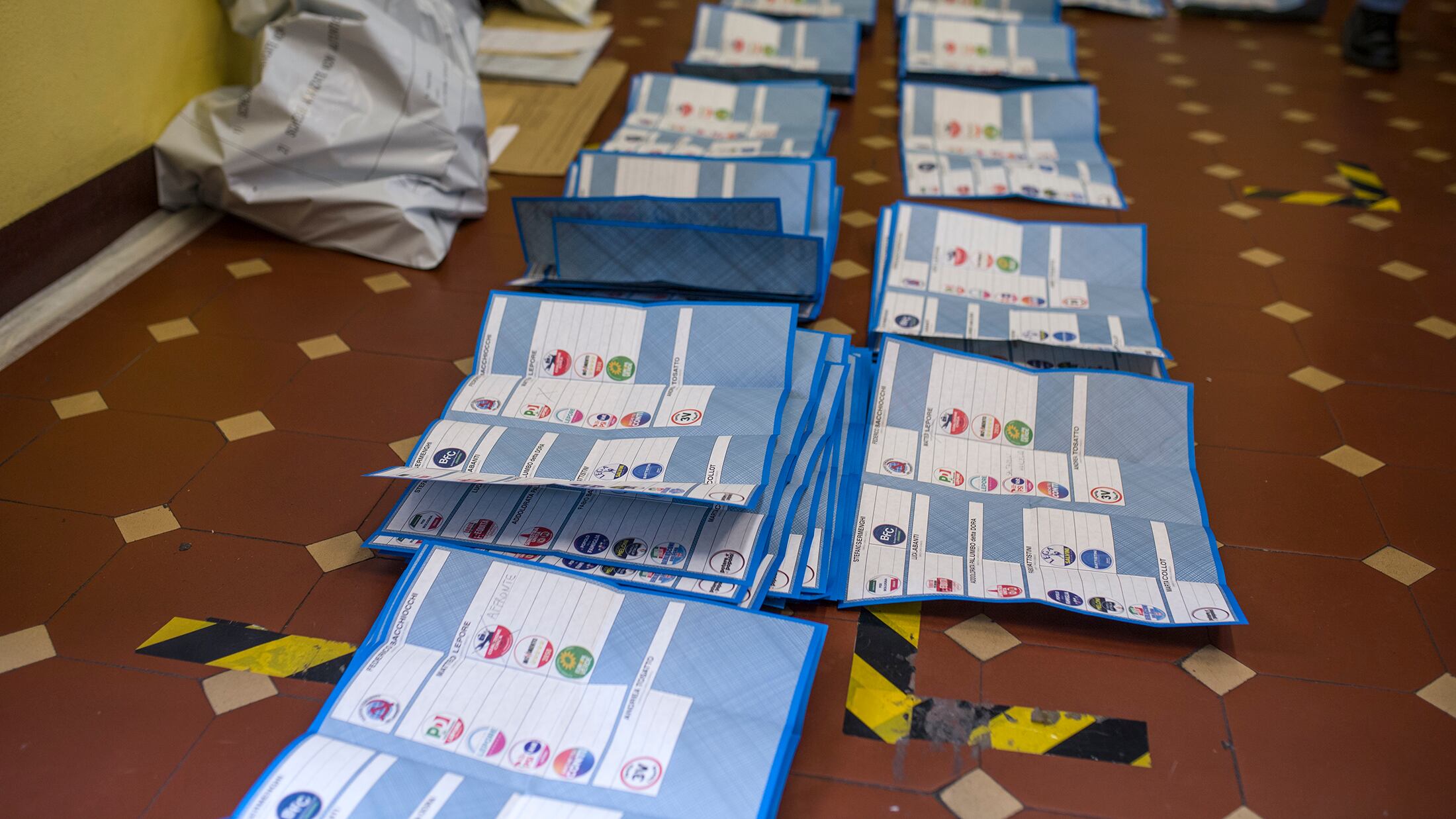 Voti via posta e fuorisede contro l'astensionismo. Ma resiste l'Election day