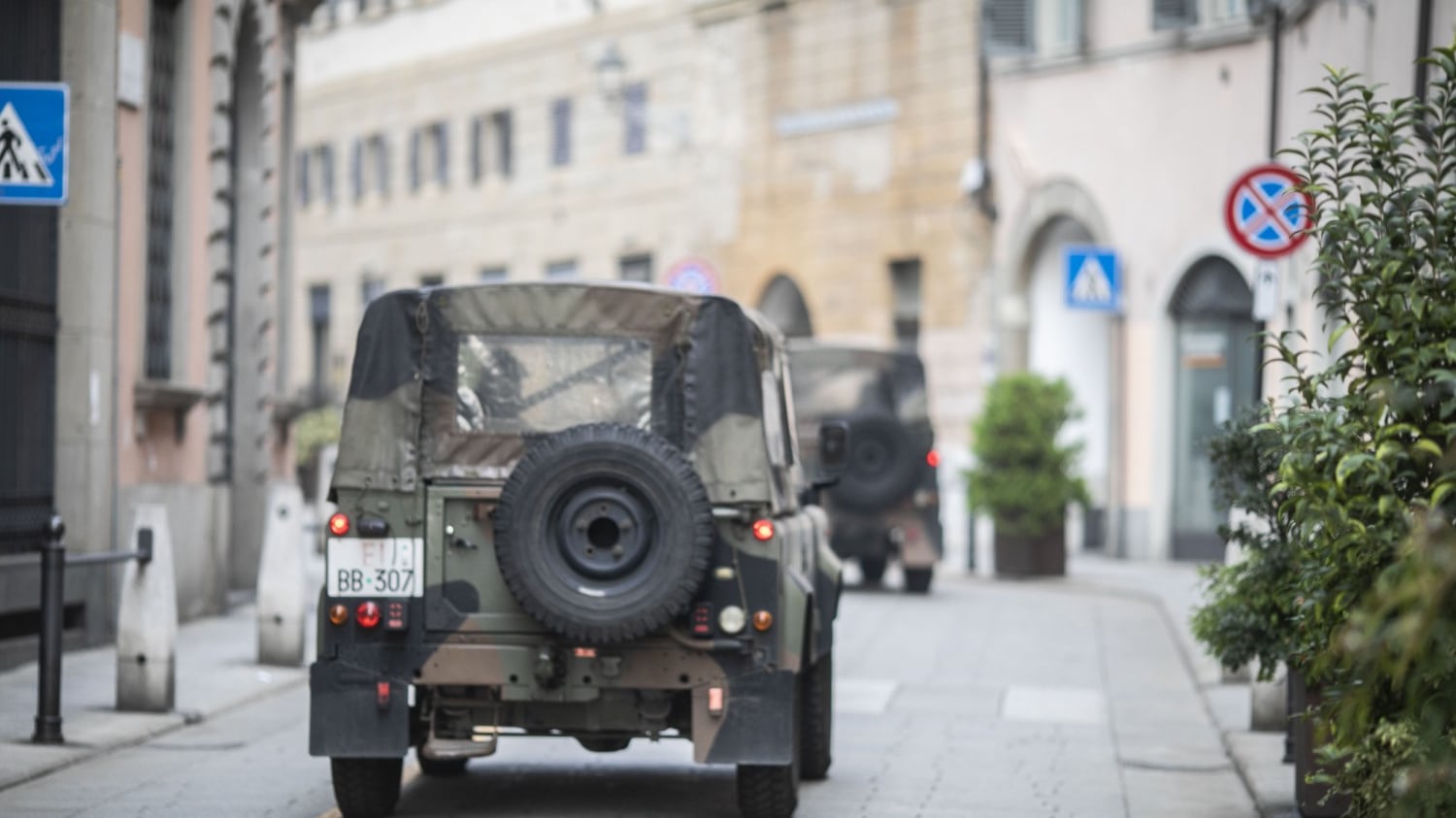 Aggredisce militari, bloccato con spray al peperoncino