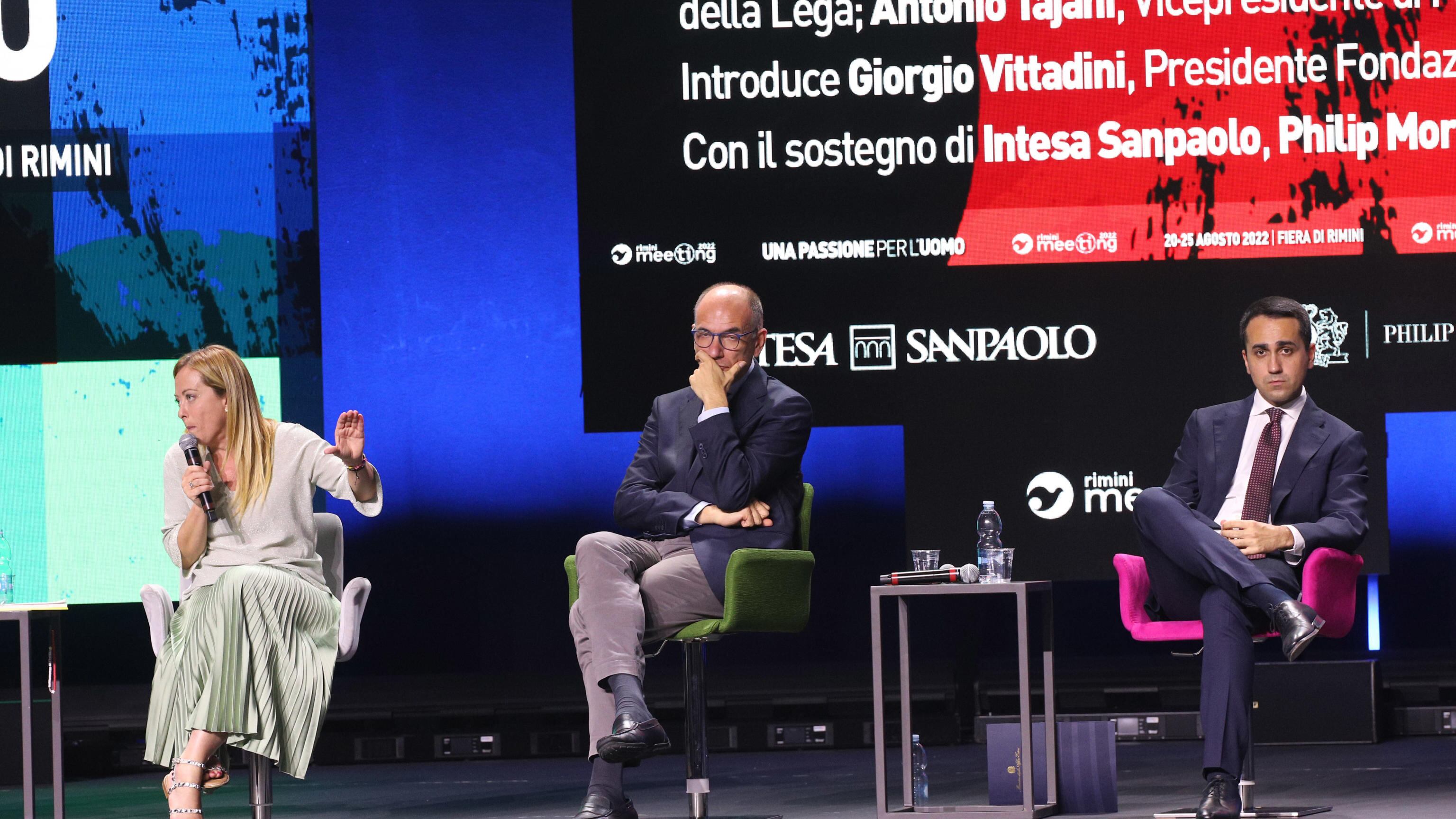 "L'obbligo scolastico...". E Letta raccoglie fischi a Rimini