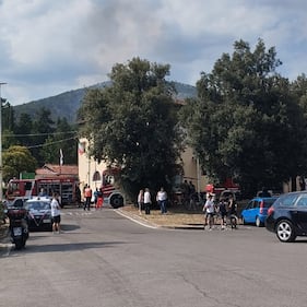 Incendio di Prato, vigili del fuoco e squadre antincendio all'opera 4