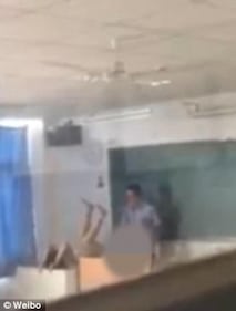 Sesso sulla cattedra tra  docente e studentessa 4