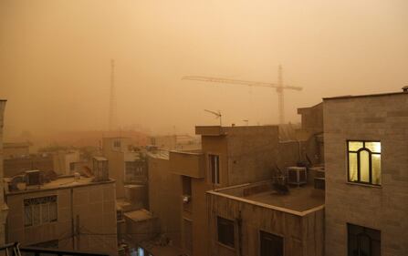 Tempesta di sabbia: cinque morti a Teheran 1