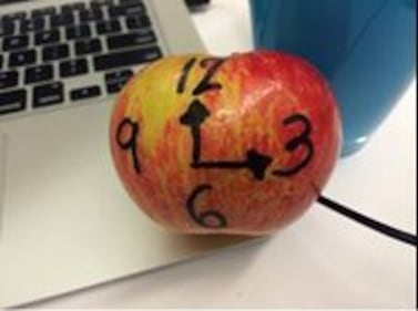 Apple lancia l'iWatch: la parodia corre sul web 11