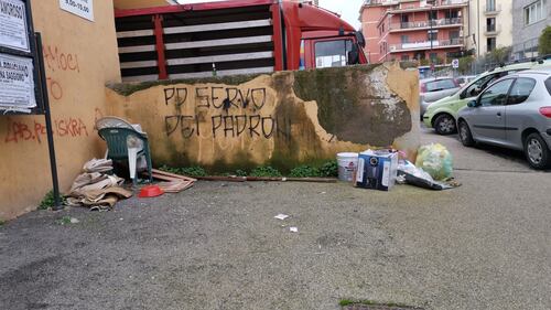 Napoli, a Bagnoli la protesta contro lo sversamento illecito di rifiuti 3