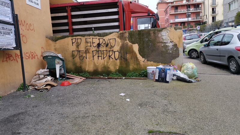 Napoli, a Bagnoli la protesta contro lo sversamento illecito di rifiuti 3