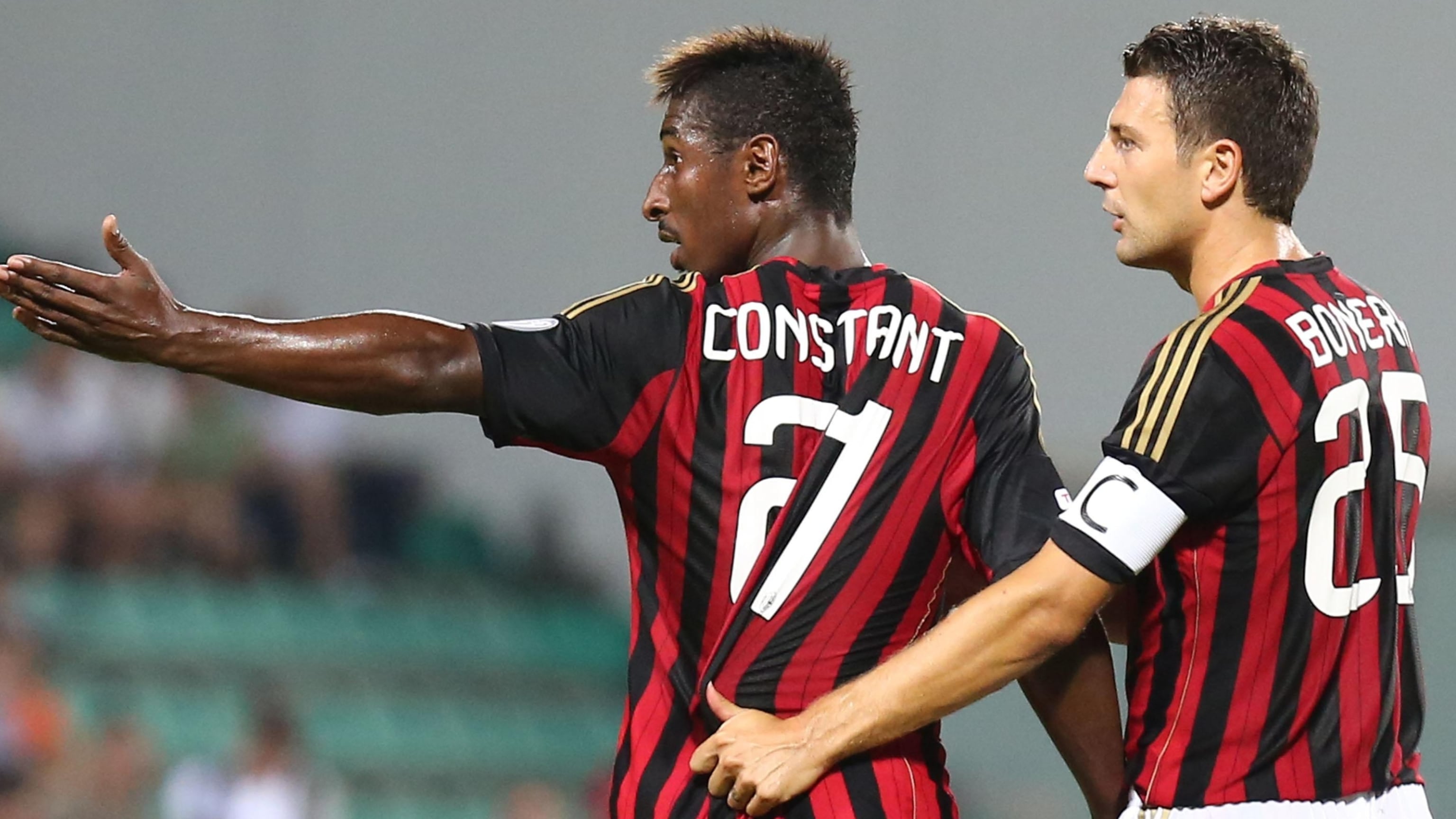 Trofeo Tim, cori razzisti contro Kevin Constant Il rossonero lascia il campo