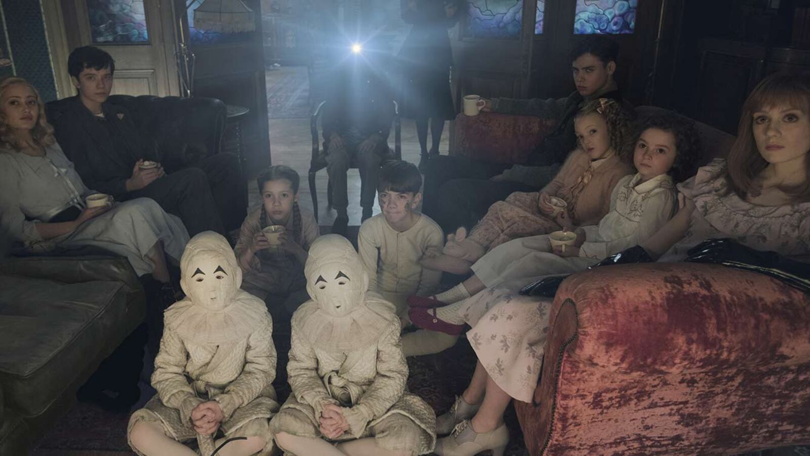 "Miss Peregrine - La casa dei Ragazzi Speciali", un Burton magico ma fiacco
