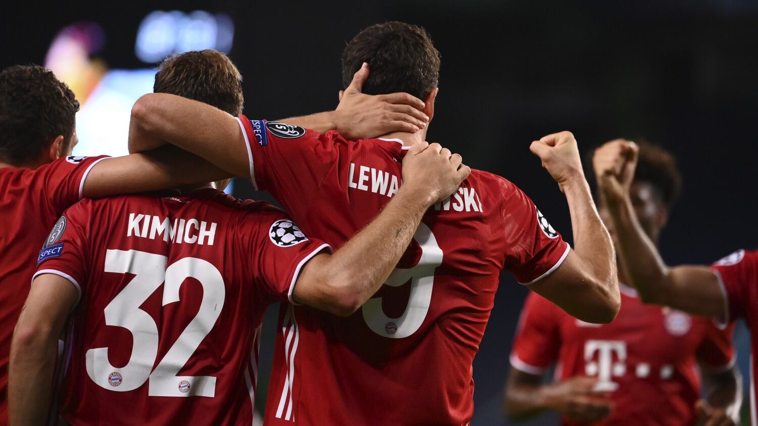 Pugno duro del Bayern: stipendi tagliati per i calciatori no vax