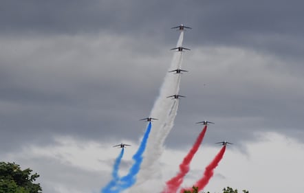 Parigi, parata per la festa del 14 luglio 4
