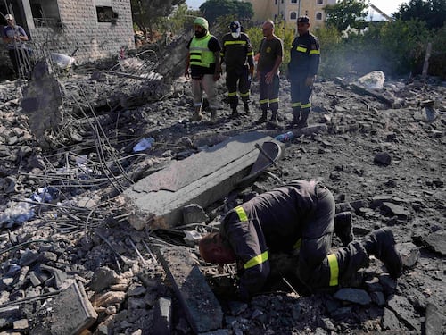 Libano, il cessate-il-fuoco sempre più fragile: 11 morti nei raid israeliani, tra loro due bambini
