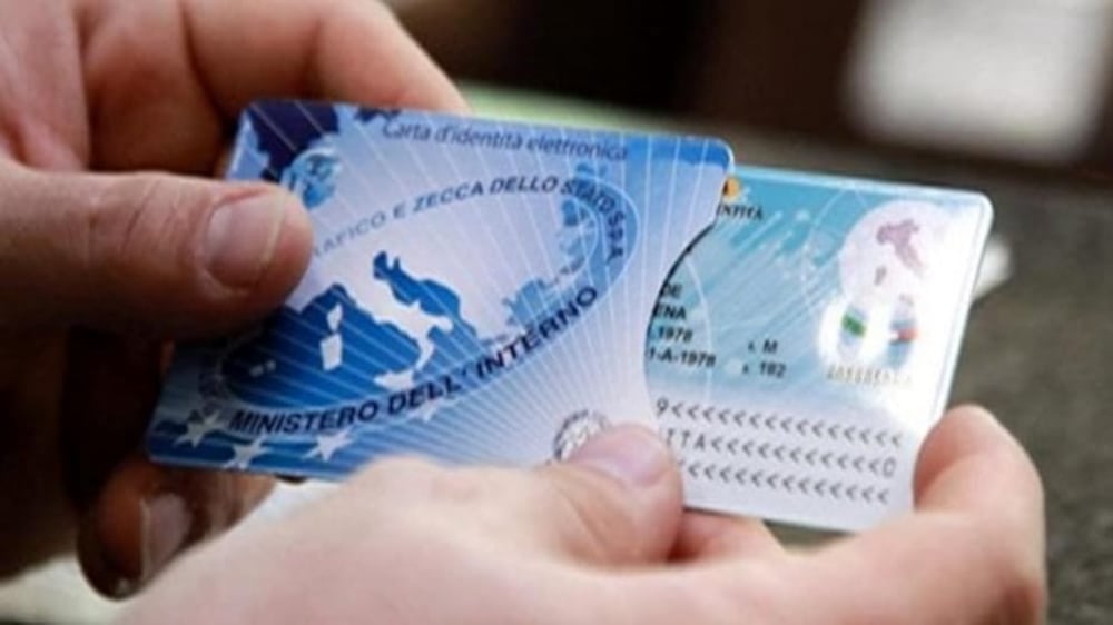 Carta d'identità elettronica, ora i cybercriminali rubano il microchip. Ecco a cosa puntano