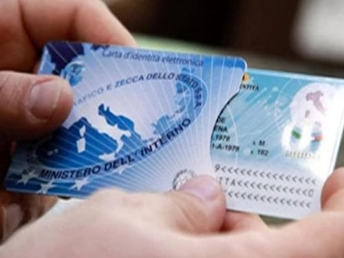 Carta d'identità elettronica, ora i cybercriminali rubano il microchip. Ecco a cosa puntano