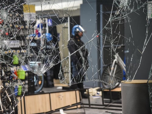 Un bilancio pesante: quasi un milione di danni a bar e vetrine