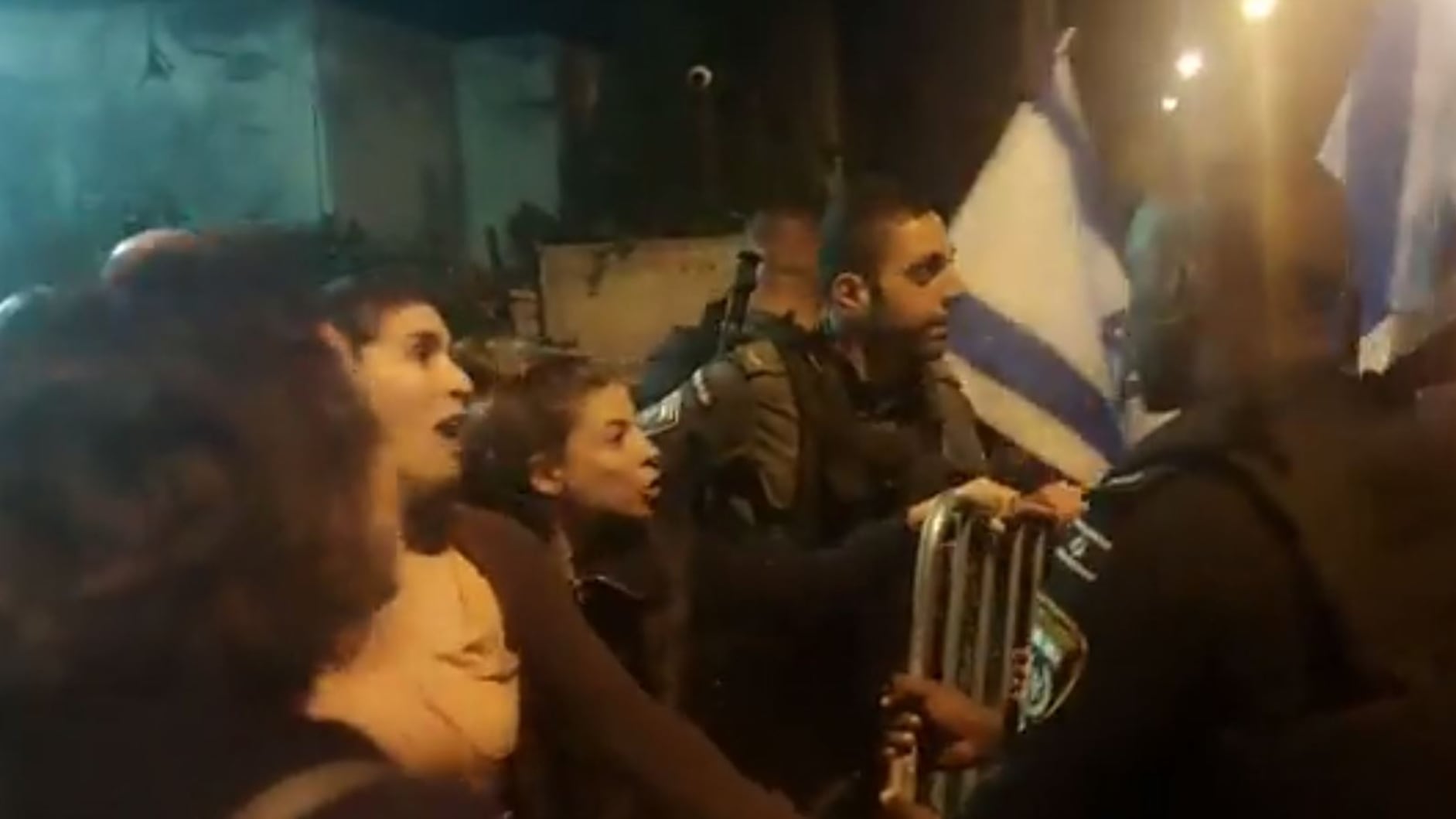 Israele, sì alle pause umanitarie di 4 ore al giorno. Proteste davanti alla casa di Netanyahu | La diretta