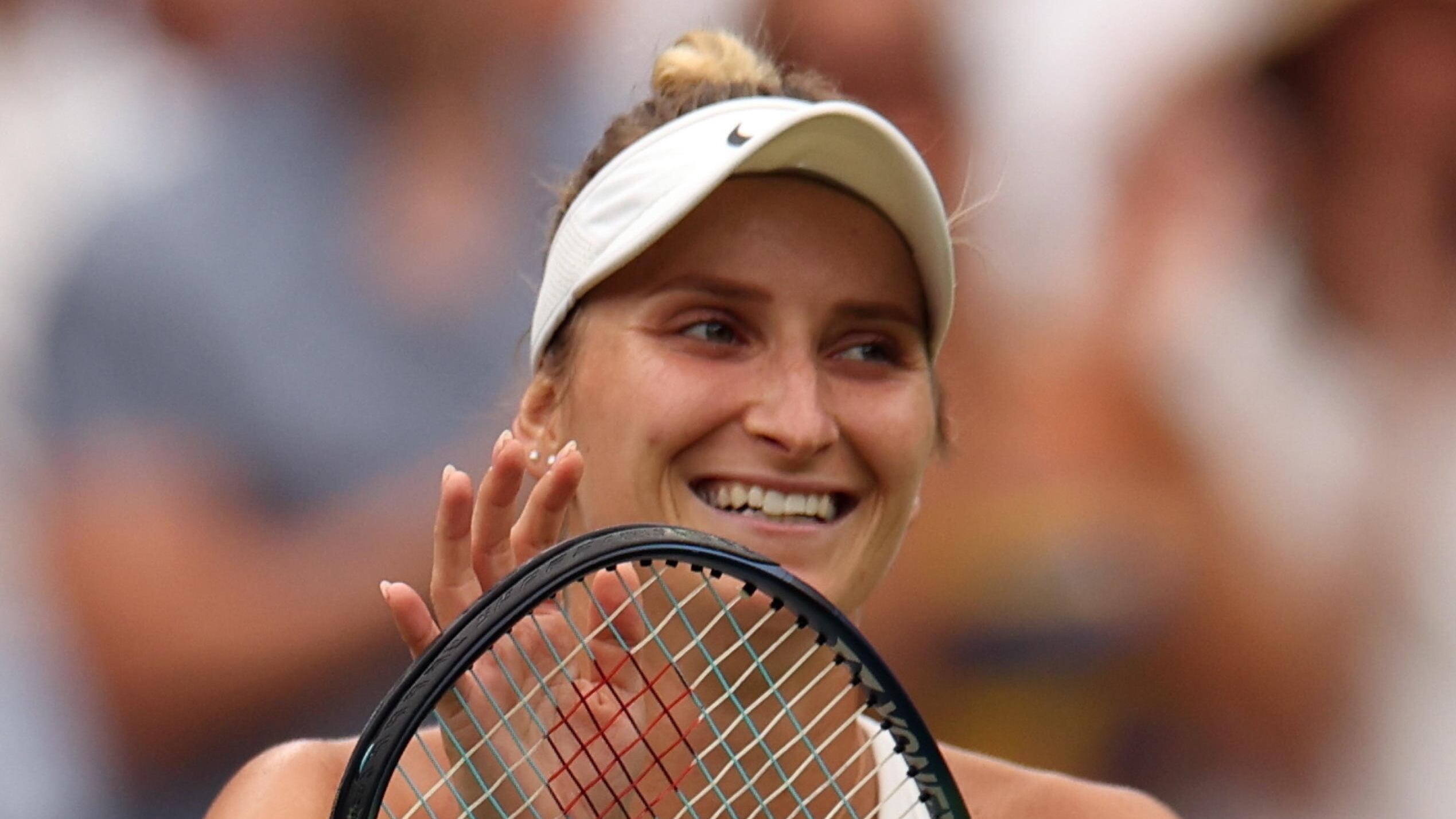 Wimbledon, Vondrousova è la prima finalista: battuta Svitolina in 2 set