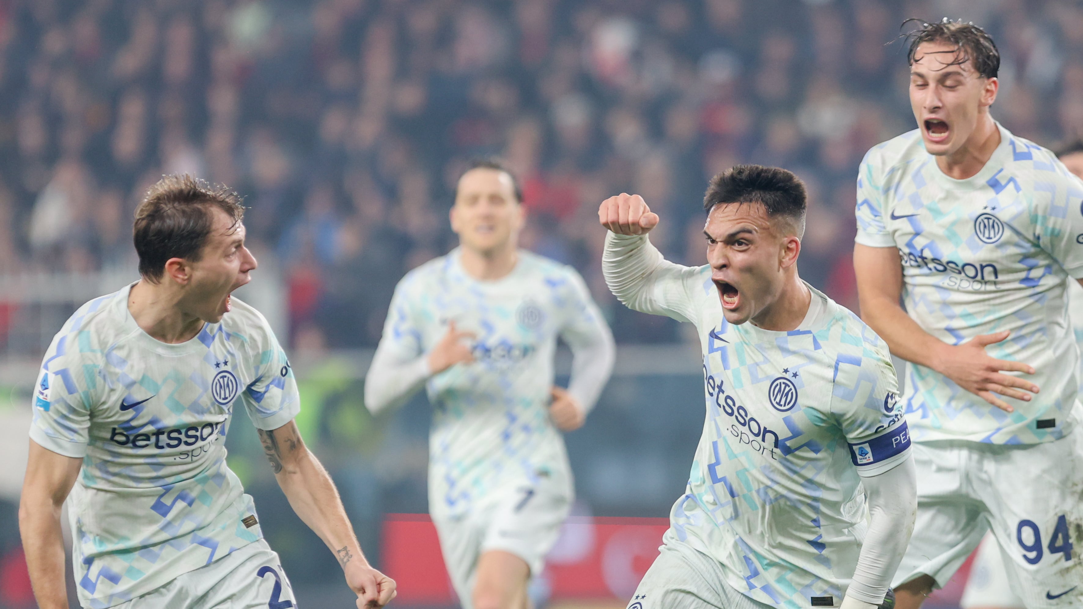 L’Inter non sbaglia a Marassi, batte 2-1 il Genoa ed è prima in classifica da sola