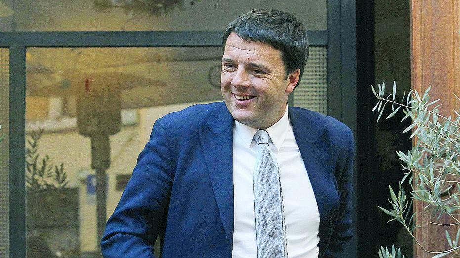 Ora per Monti il Pd è comunista E il partito in crisi ripesca Renzi